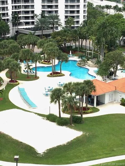 2 bedroom 2 bath for sale at 3300 NE 192nd St # 1002, Aventura FL 33180