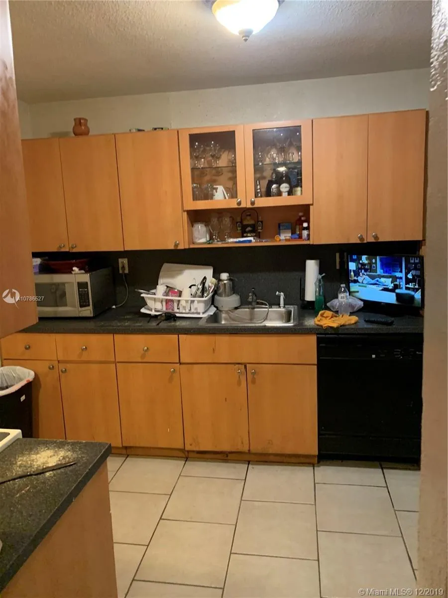 1741 NW 44th St, Miami FL 33142