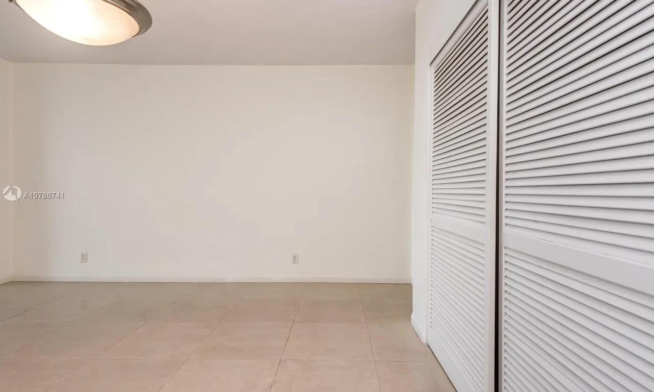 3000 S Ocean Dr # 120, Hollywood FL 33019