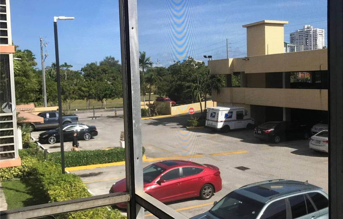 17890 W Dixie Hwy 202 Hwy # 202, North Miami Beach FL 33160