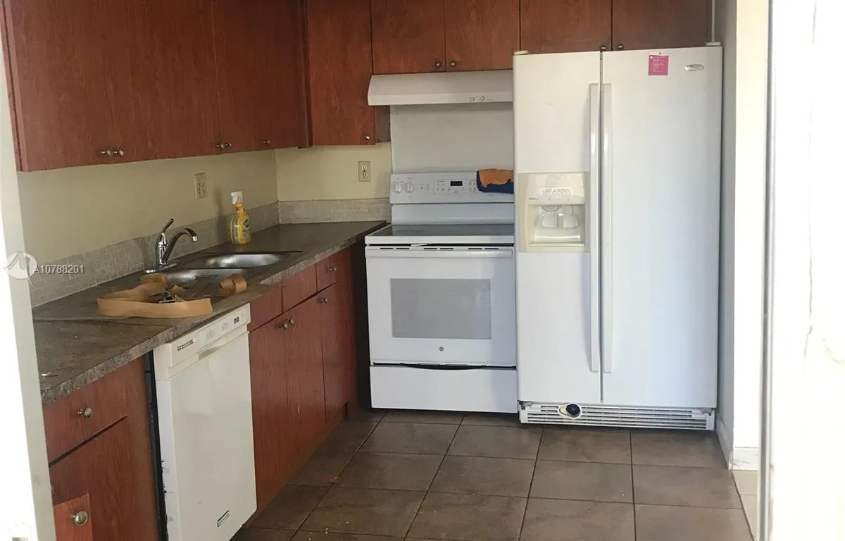 17890 W Dixie Hwy 202 Hwy # 202, North Miami Beach FL 33160