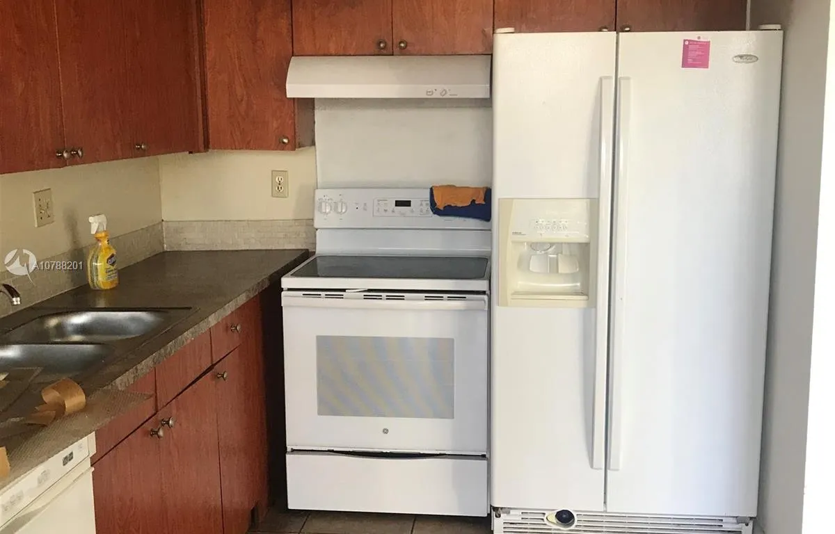 17890 W Dixie Hwy 202 Hwy # 202, North Miami Beach FL 33160