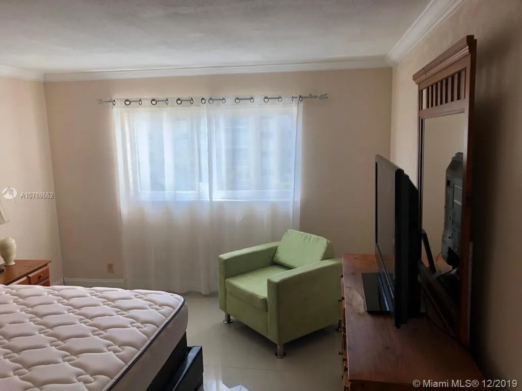 1000 NE 12th Ave # 605, Hallandale Beach FL 33009