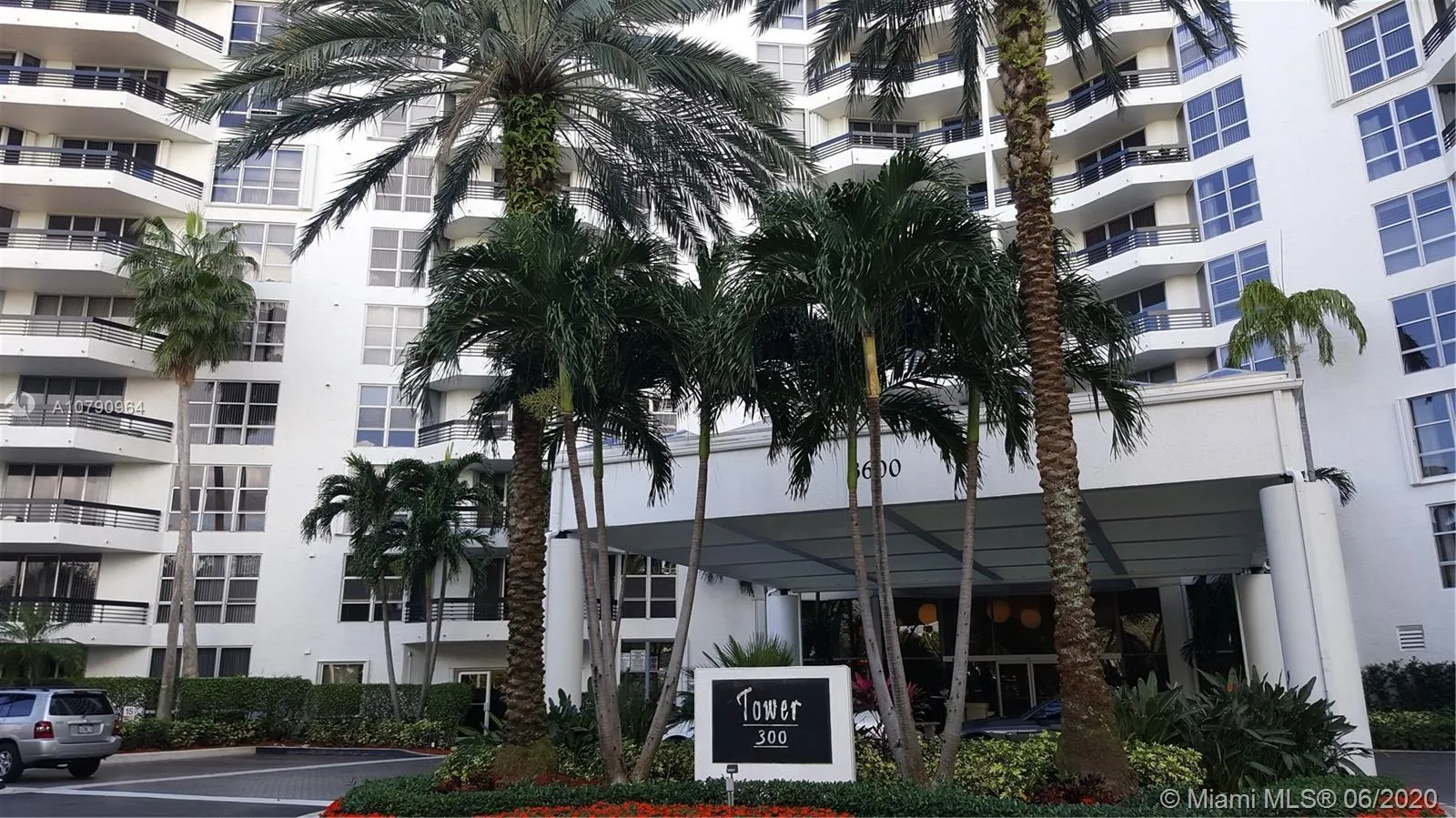 3600 Mystic Pointe Dr # 910, Aventura FL 33180
