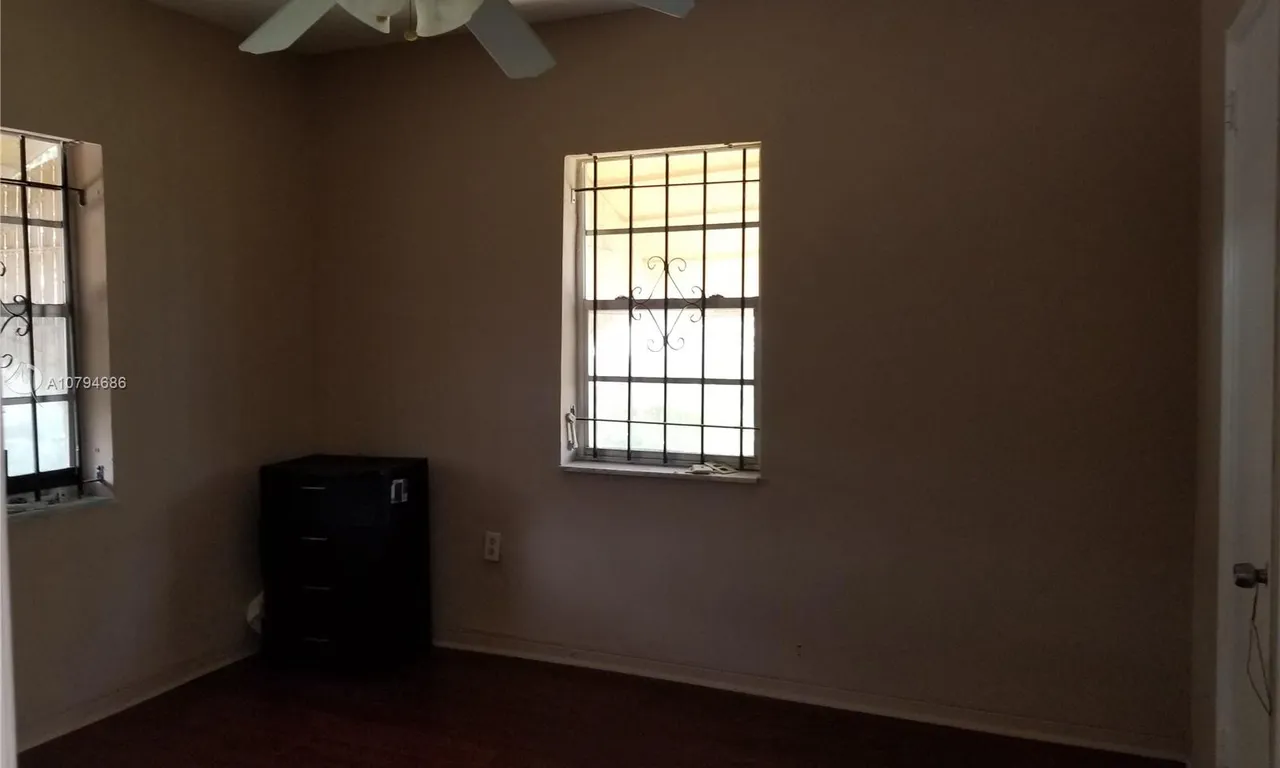 231 NW 44th St, Miami FL 33127