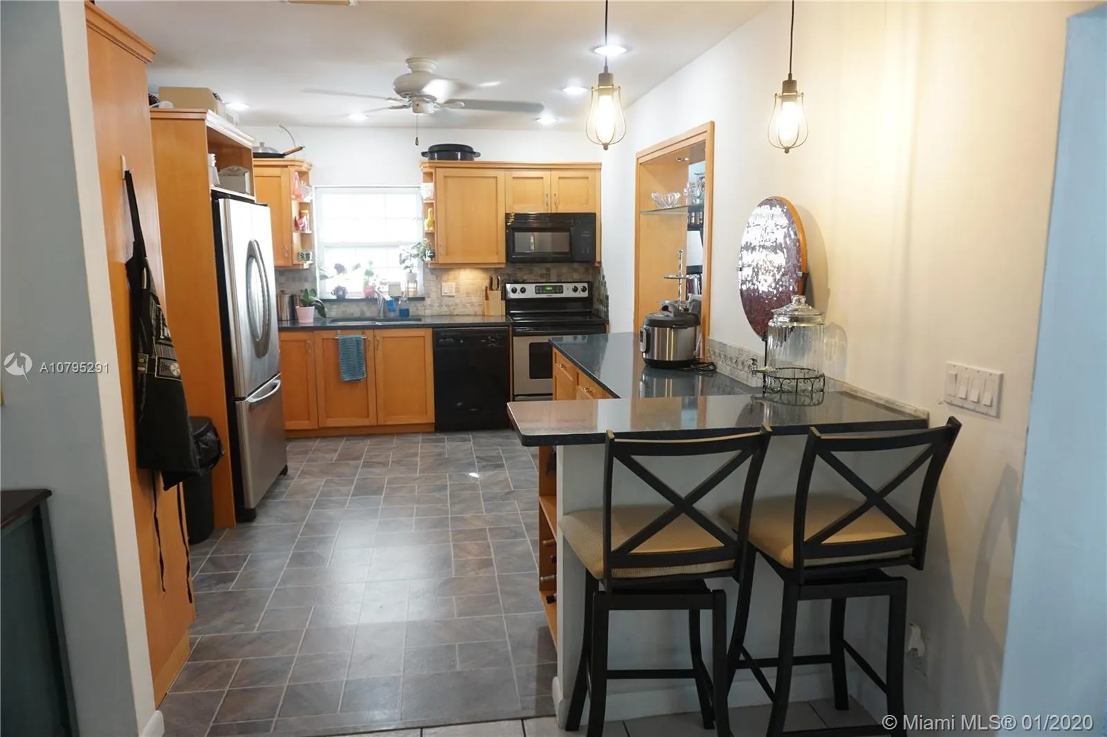 4991 SW 29th Way, Dania Beach FL 33312