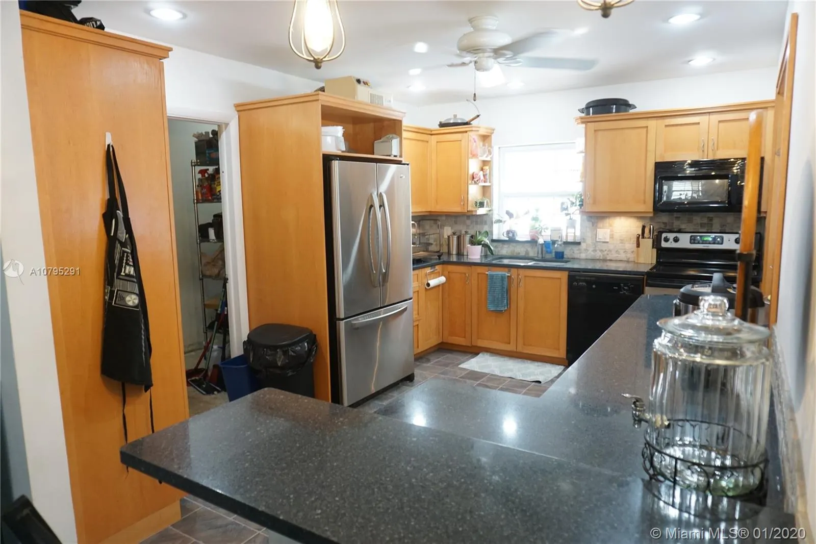 4991 SW 29th Way, Dania Beach FL 33312