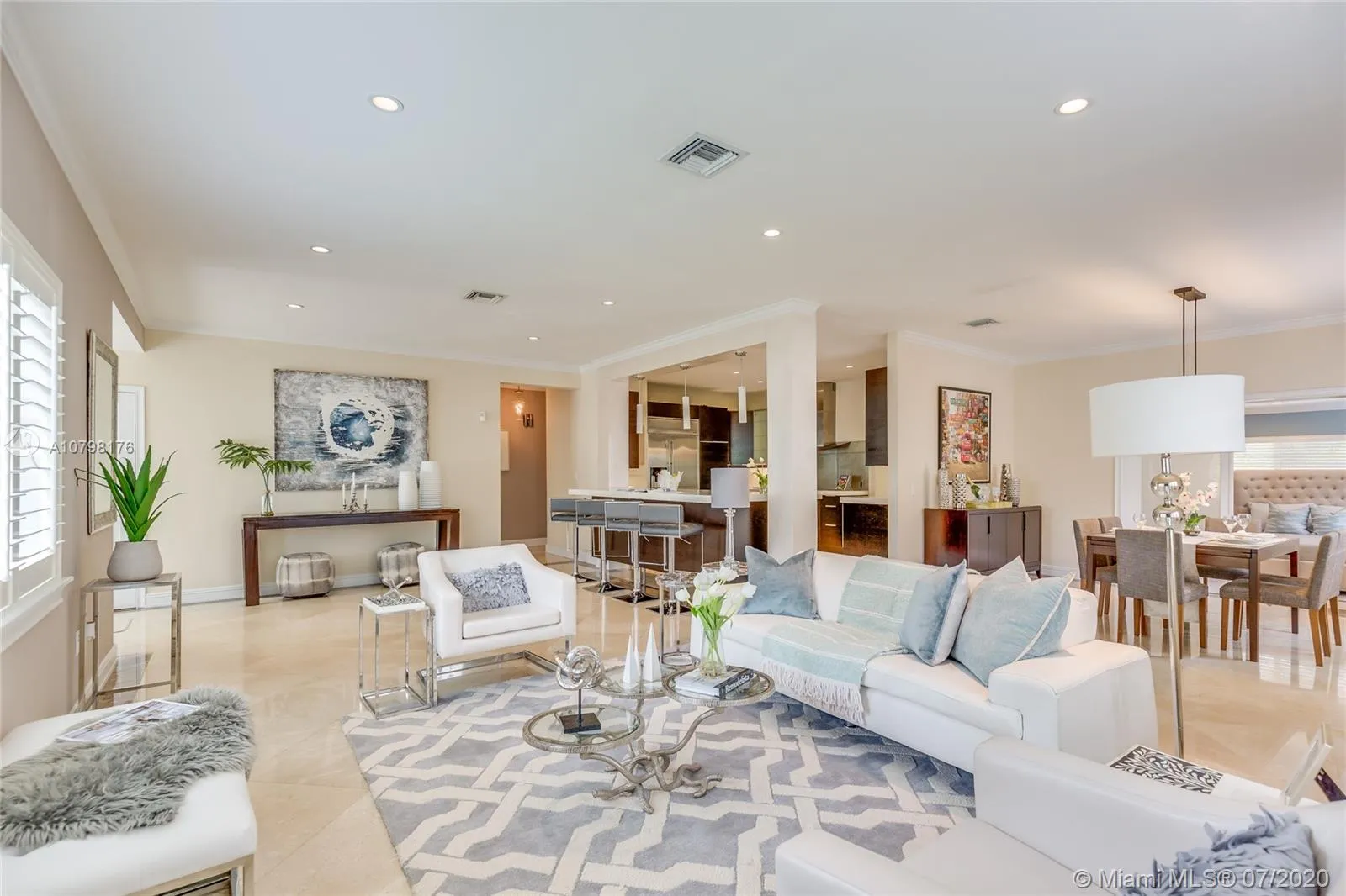 3 bedroom 2 bath for sale at 4323 N Bay Rd, Miami Beach FL 33140