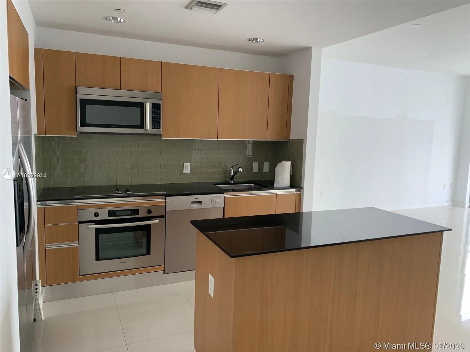1 bedroom 1 bath for rent at 1050 Brickell Ave # 2908, Miami FL 33131