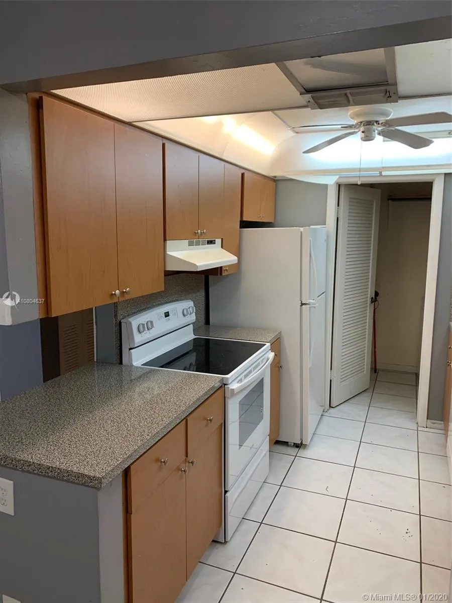 810 SW 73rd AVE # 9, North Lauderdale FL 33068