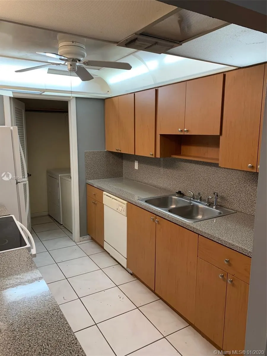 810 SW 73rd AVE # 9, North Lauderdale FL 33068