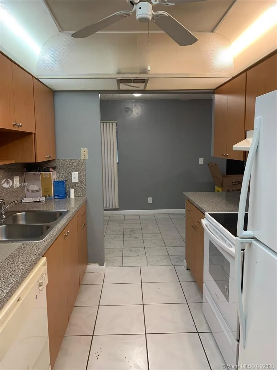 810 SW 73rd AVE # 9, North Lauderdale FL 33068
