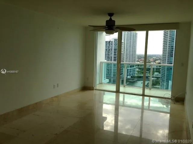 1 bedroom 1 bath for sale at 31 SE 5th St # 2809, Miami FL 33131