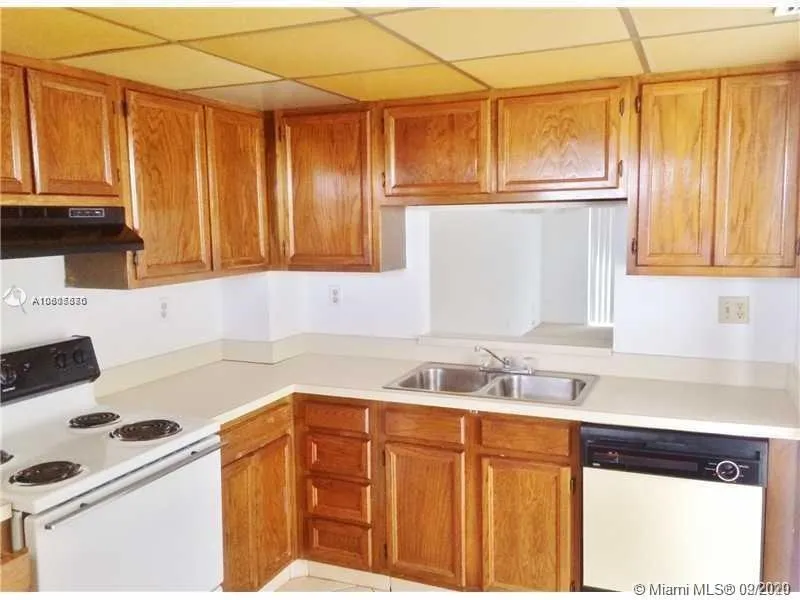 1 bedroom 1 bath for sale at 8735 Ramblewood Dr # 412, Coral Springs FL 33071