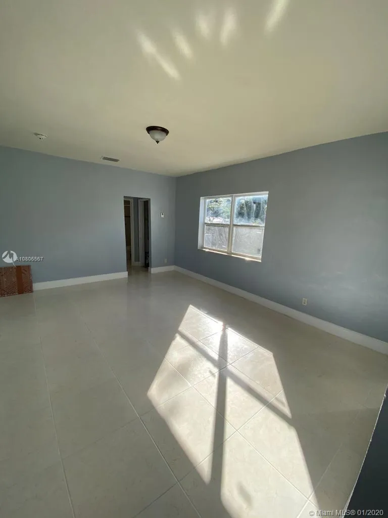 152 NE 167th St, Miami FL 33162