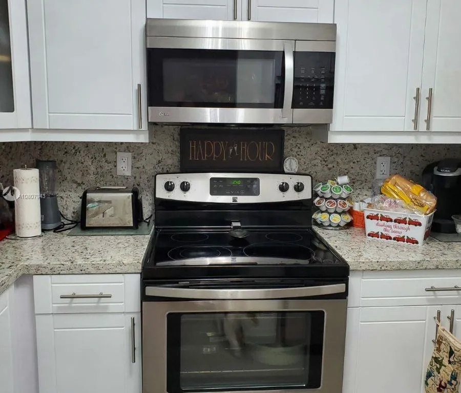 9310 Fontainebleau Blvd # 309, Miami FL 33172