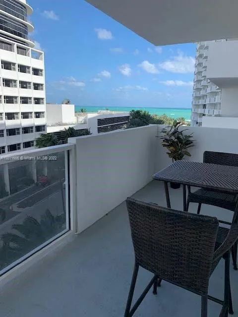 1 bedroom 1 bath for sale at 100 Lincoln Rd # 608, Miami Beach FL 33139