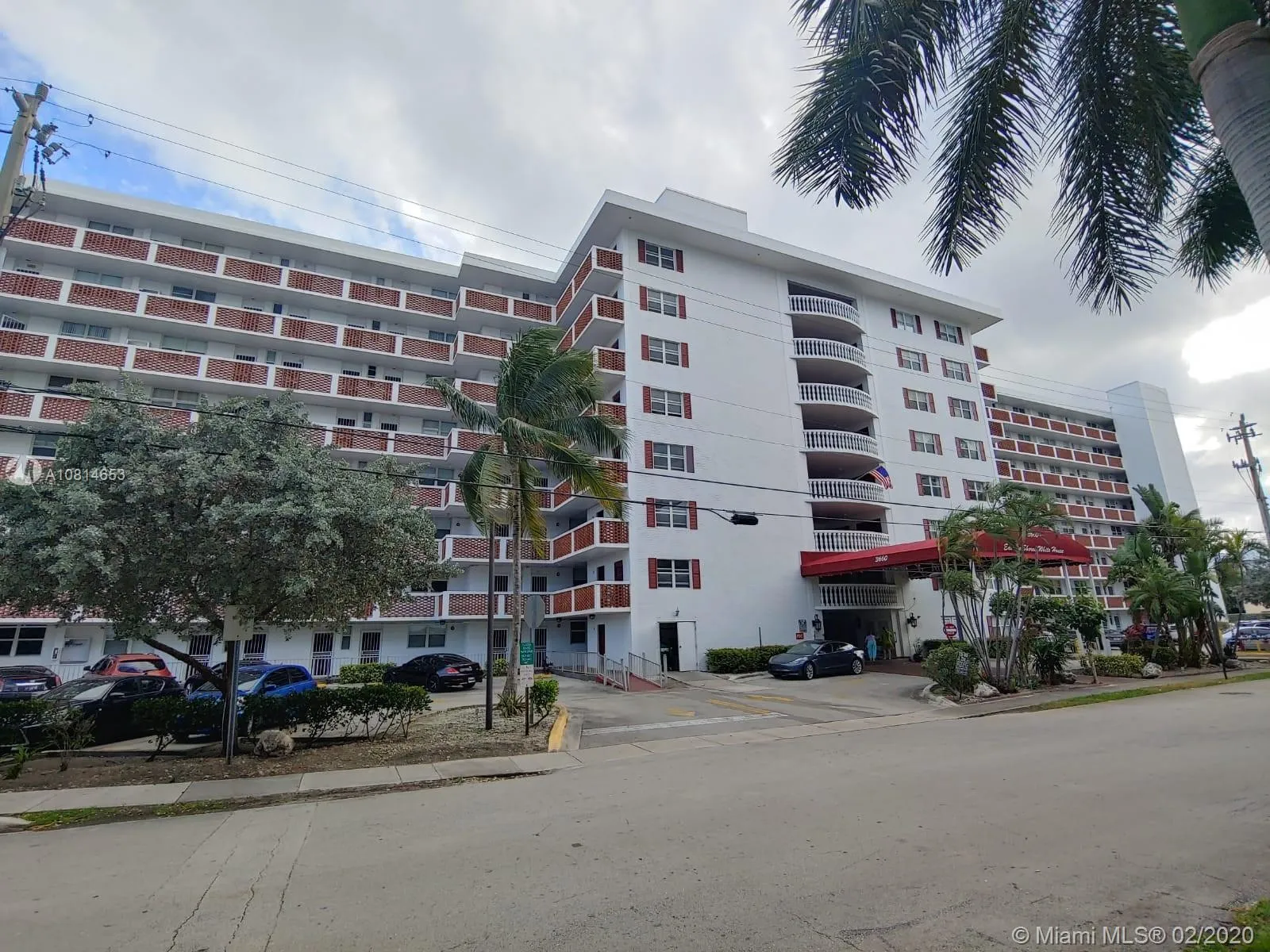 2 bedroom 2 bath for sale at 3660 NE 166th St # 511, North Miami Beach FL 33160