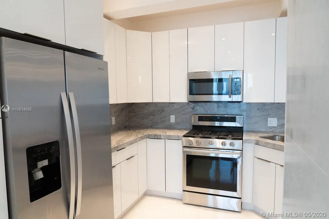 2030 S Ocean Dr # 2221, Hallandale Beach FL 33009