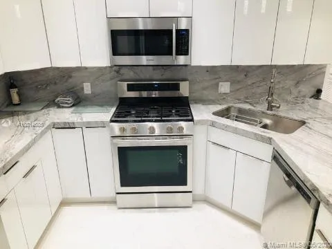 2030 S Ocean Dr # 2221, Hallandale Beach FL 33009
