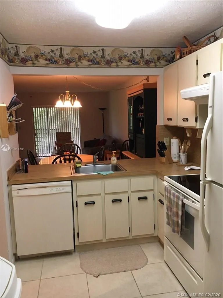 871 NE 209th Ter # 25, Miami FL 33179