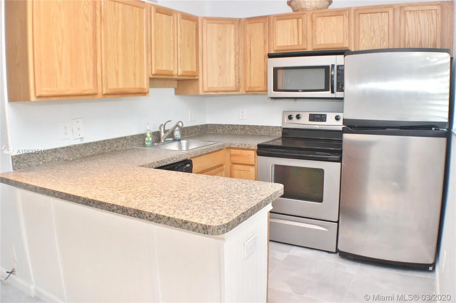 2 bedroom 1 bath for rent at 2660 NE 8th Ave # 214, Wilton Manors FL 33334