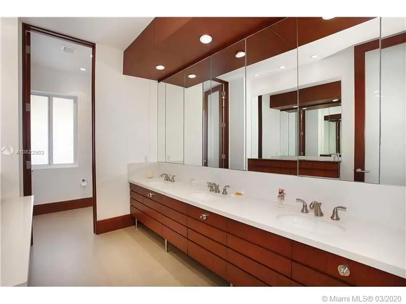 31 Island Dr, Key Biscayne FL 33149