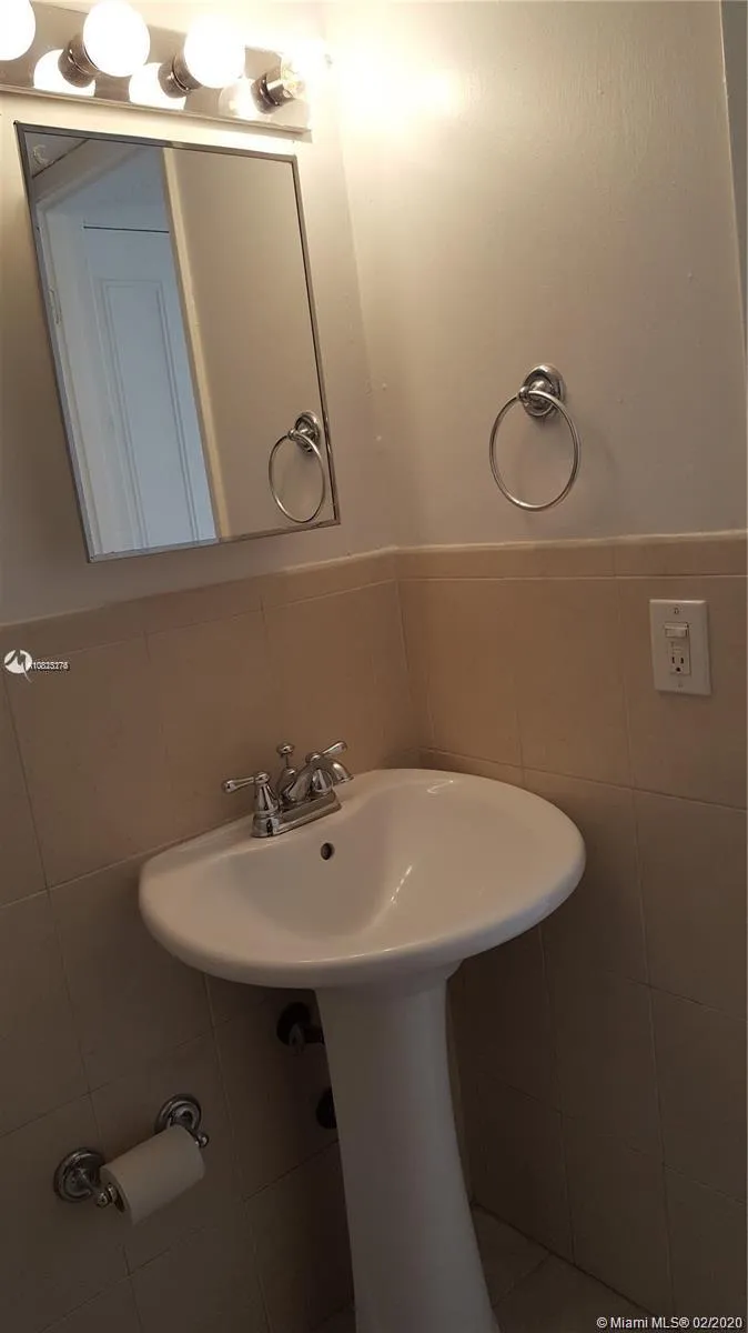 8820 Fontainebleau Blvd # 408, Miami FL 33172