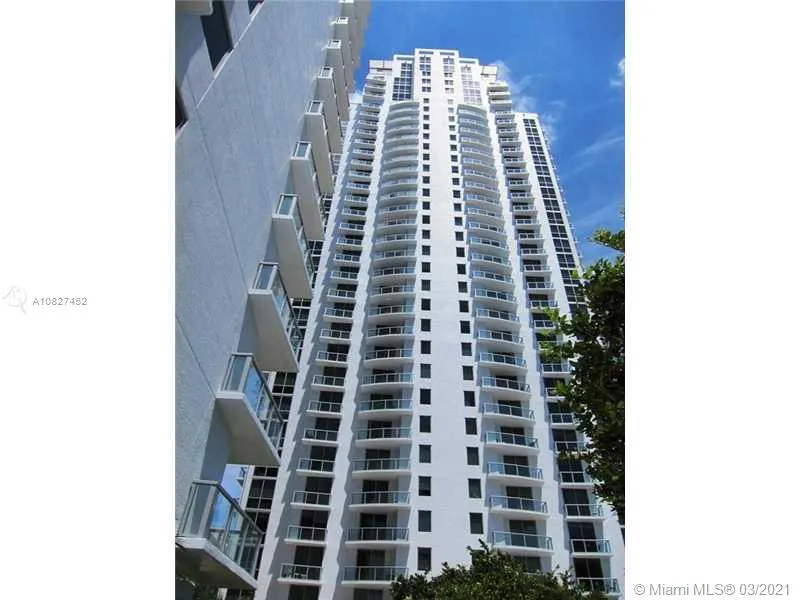 1 bedroom 1 bath for rent at 1060 Brickell Ave # 415, Miami FL 33131