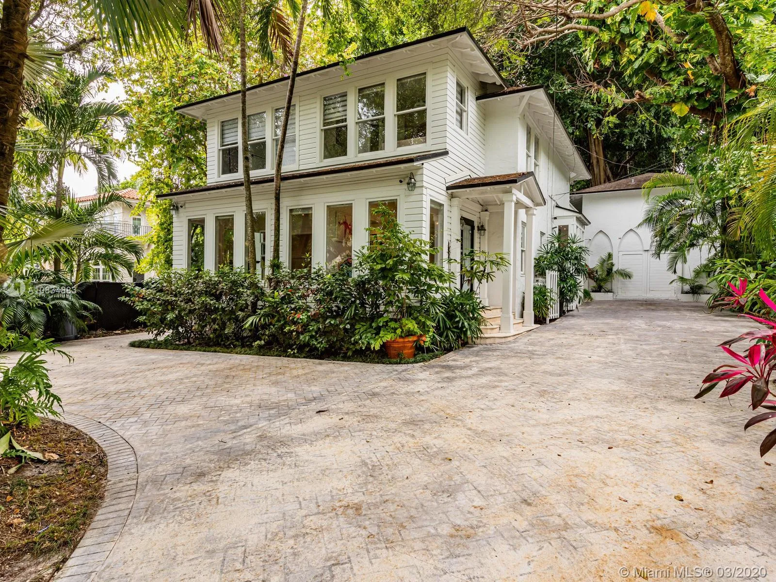 5 bedroom 5 bath for sale at 4286 S Douglas Rd, Coconut Grove FL 33133