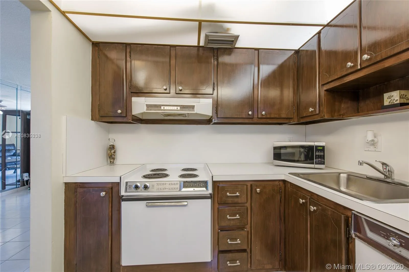 700 Layne Blvd # 104, Hallandale Beach FL 33009