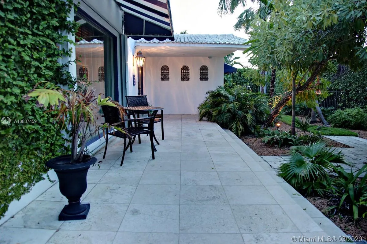 7975 Biscayne Point Cir, Miami Beach FL 33141