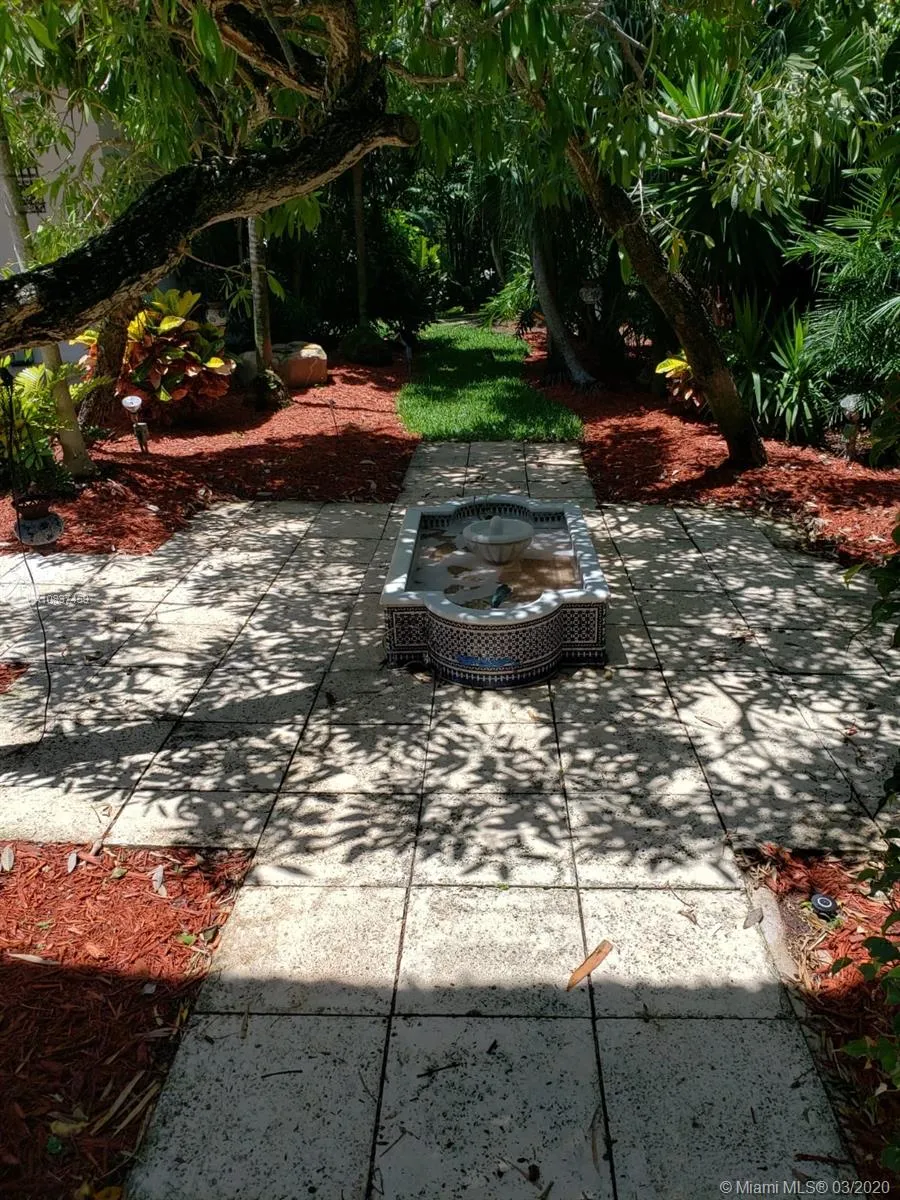 7975 Biscayne Point Cir, Miami Beach FL 33141