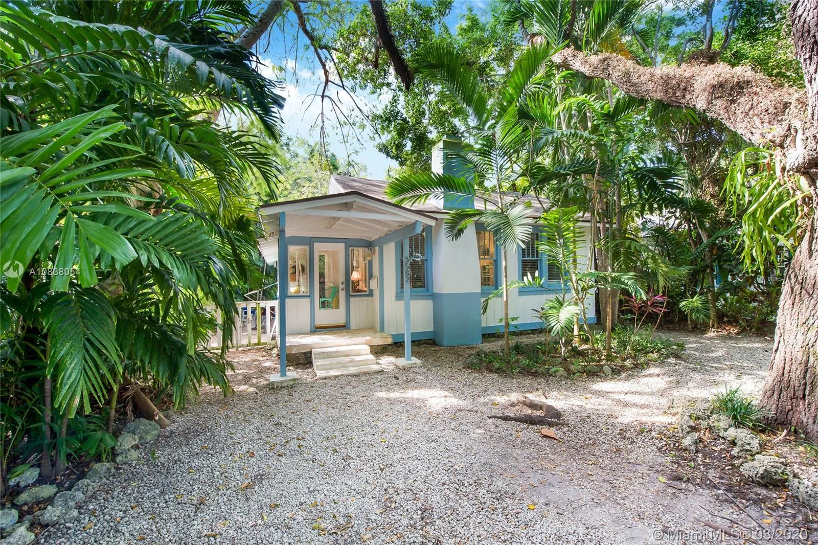 4 bedroom 3 bath for rent at 3582 Avocado Ave, Miami FL 33133