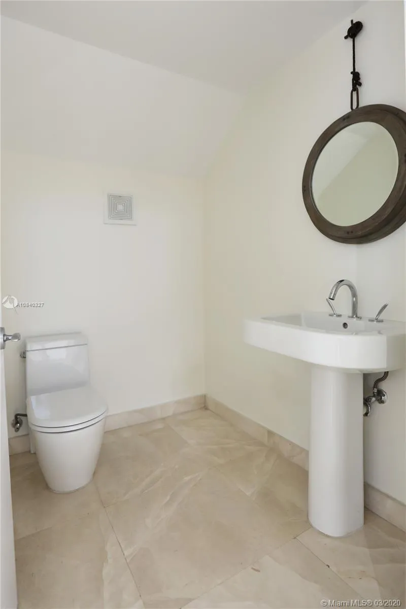 400 Alton Rd # 1A, Miami Beach FL 33139