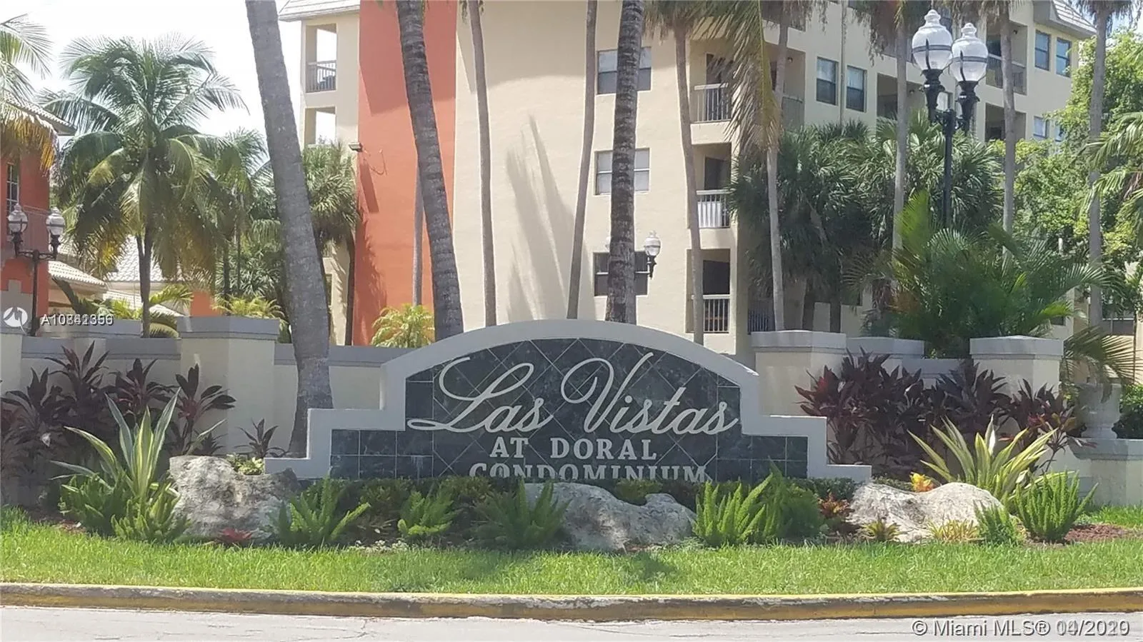 1 bedroom 1 bath for sale at 8353 Lake Dr # 404, Doral FL 33166