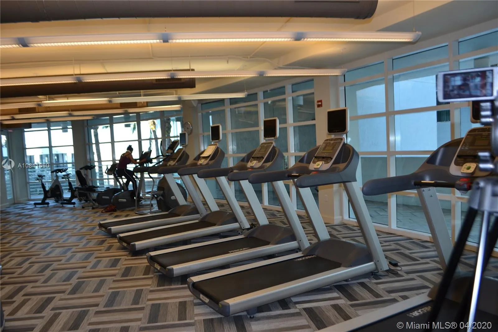 253 NE 2nd St # 905, Miami FL 33132