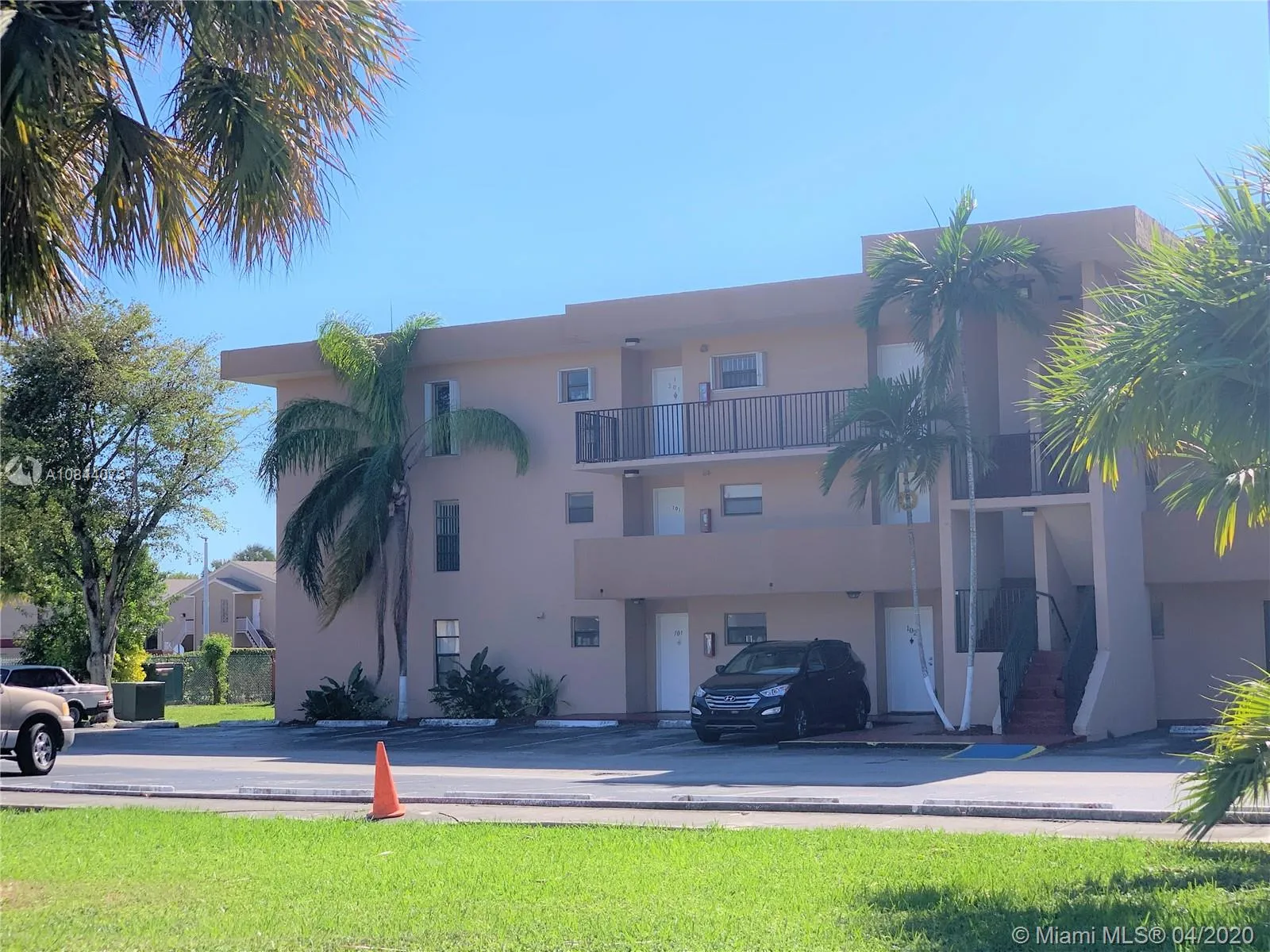 3 bedroom 2 bath for sale at 13870 SW 62nd St # 201, Miami FL 33183