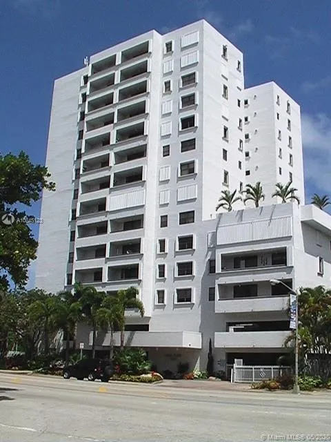 1 bedroom 1 bath for sale at 1775 Washington Ave # 5D, Miami Beach FL 33139