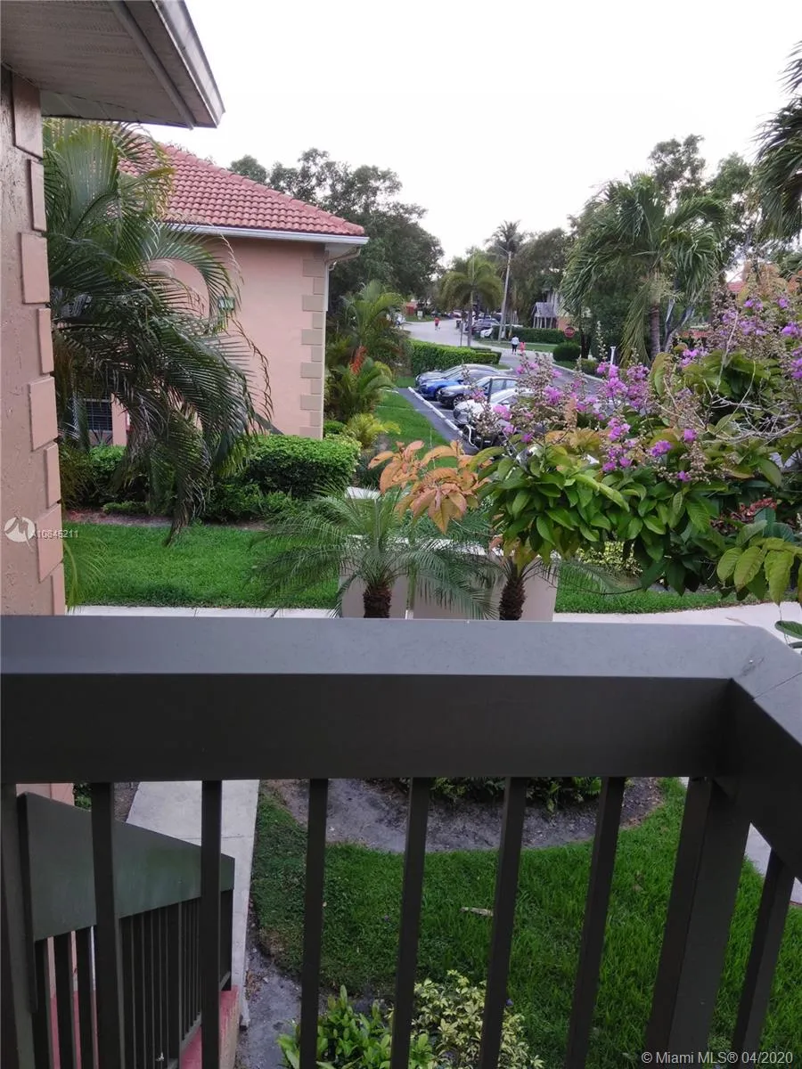 10420 NW 8th St # 202, Pembroke Pines FL 33026