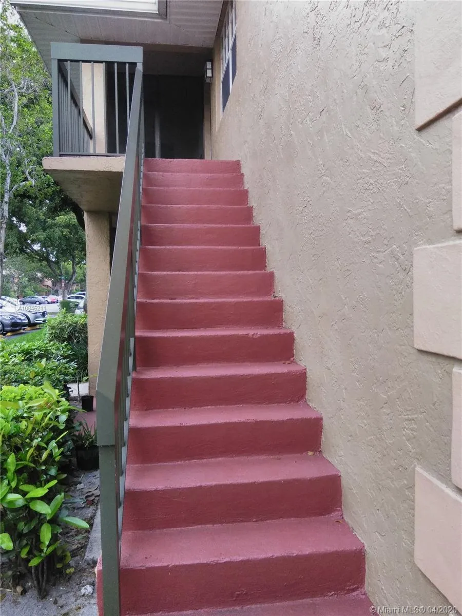 10420 NW 8th St # 202, Pembroke Pines FL 33026