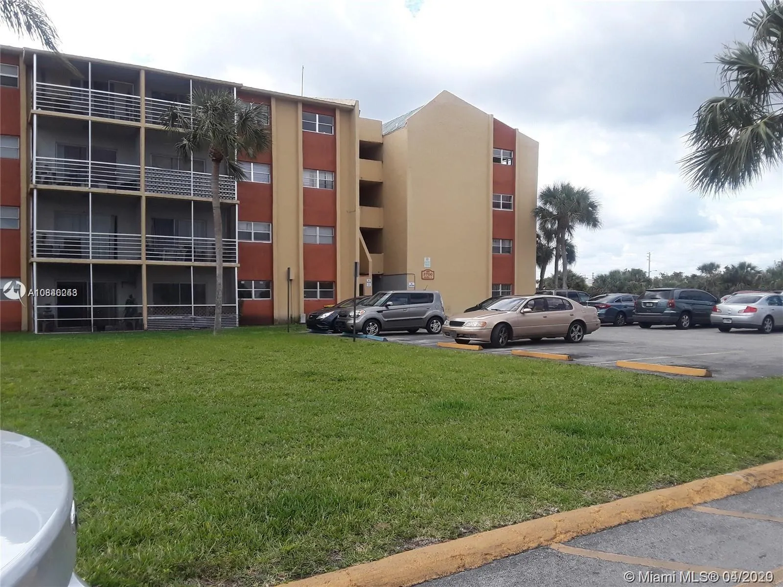 2 bedroom 2 bath for sale at 3710 NW 21st St # 207, Lauderdale Lakes FL 33311