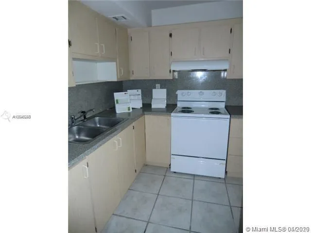 3710 NW 21st St # 207, Lauderdale Lakes FL 33311