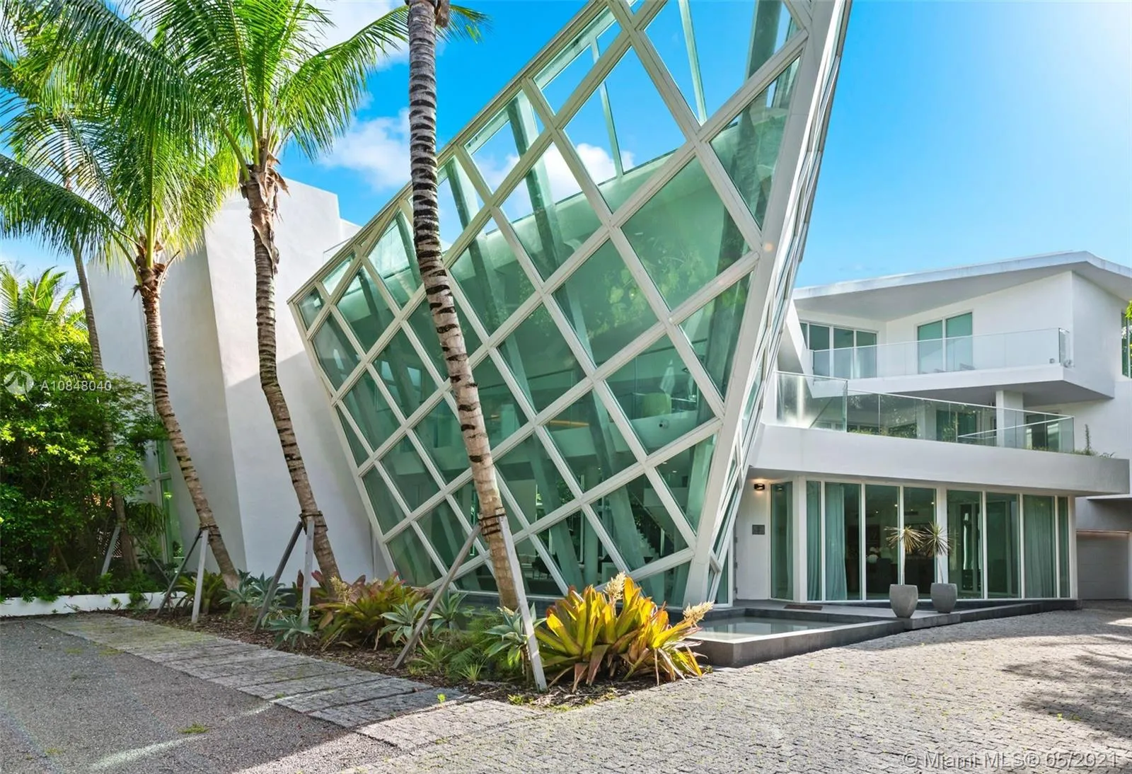 6 bedroom 7 bath for sale at 480 Ocean Blvd, Golden Beach FL 33160