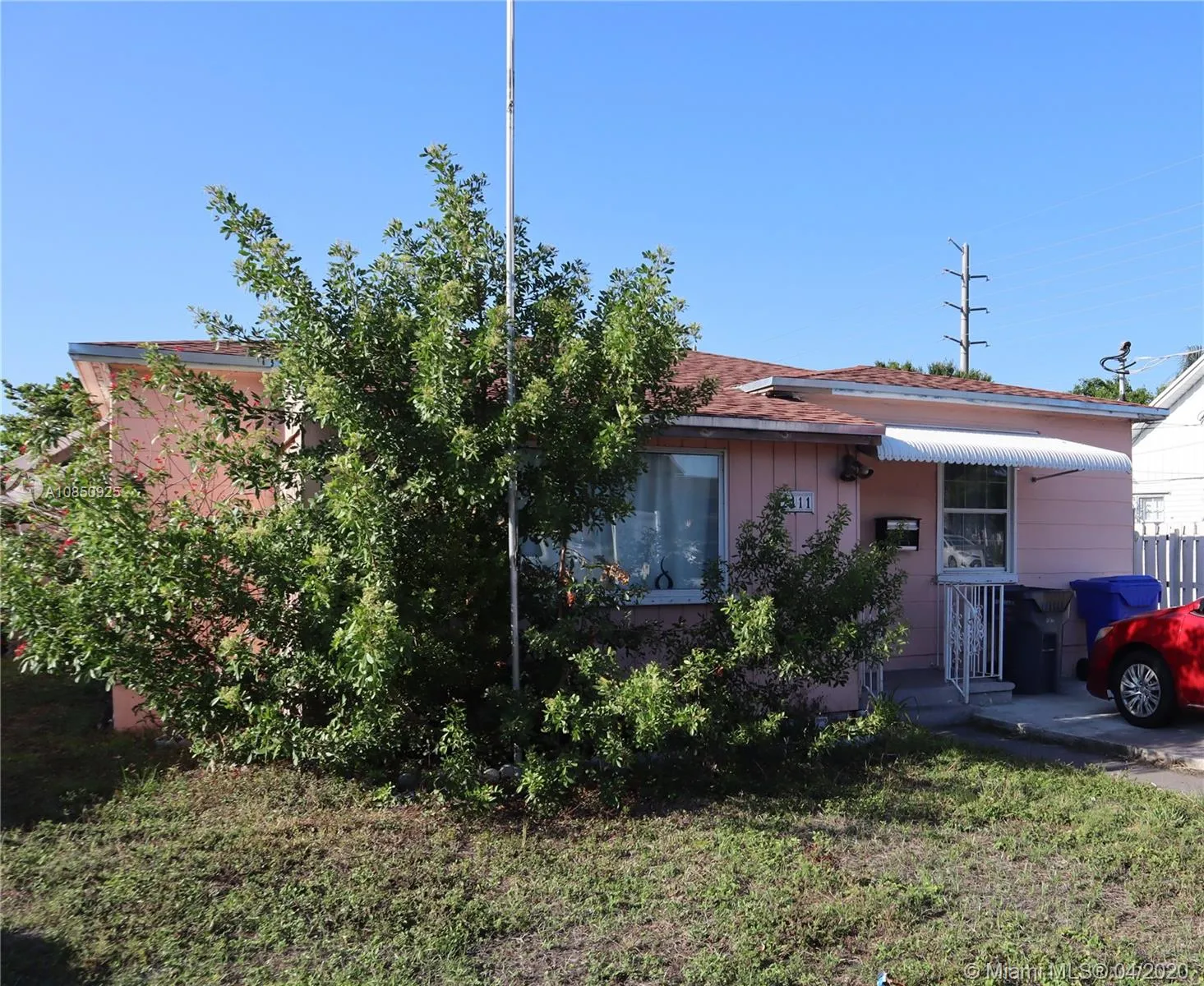 2 bedroom 2 bath for sale at 2411 Johnson St, Hollywood FL 33020