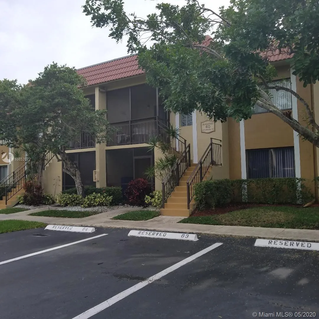 2 bedroom 2 bath for sale at 327 Lakeview Dr # 103, Weston FL 33326