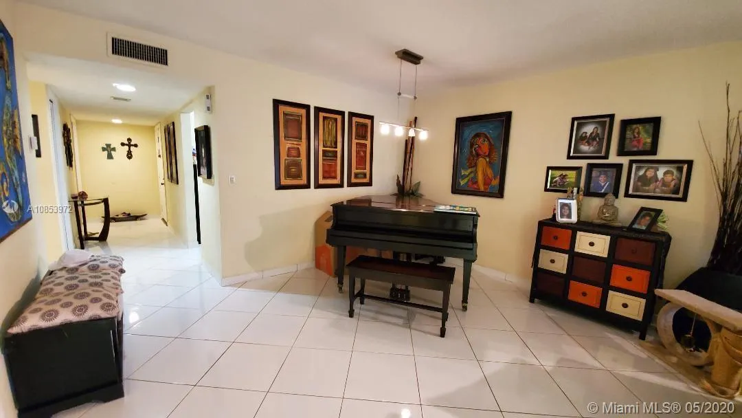 327 Lakeview Dr # 103, Weston FL 33326