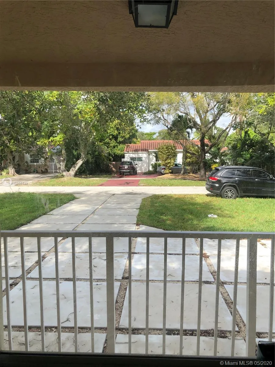 272 NW 91st St, El Portal FL 33150