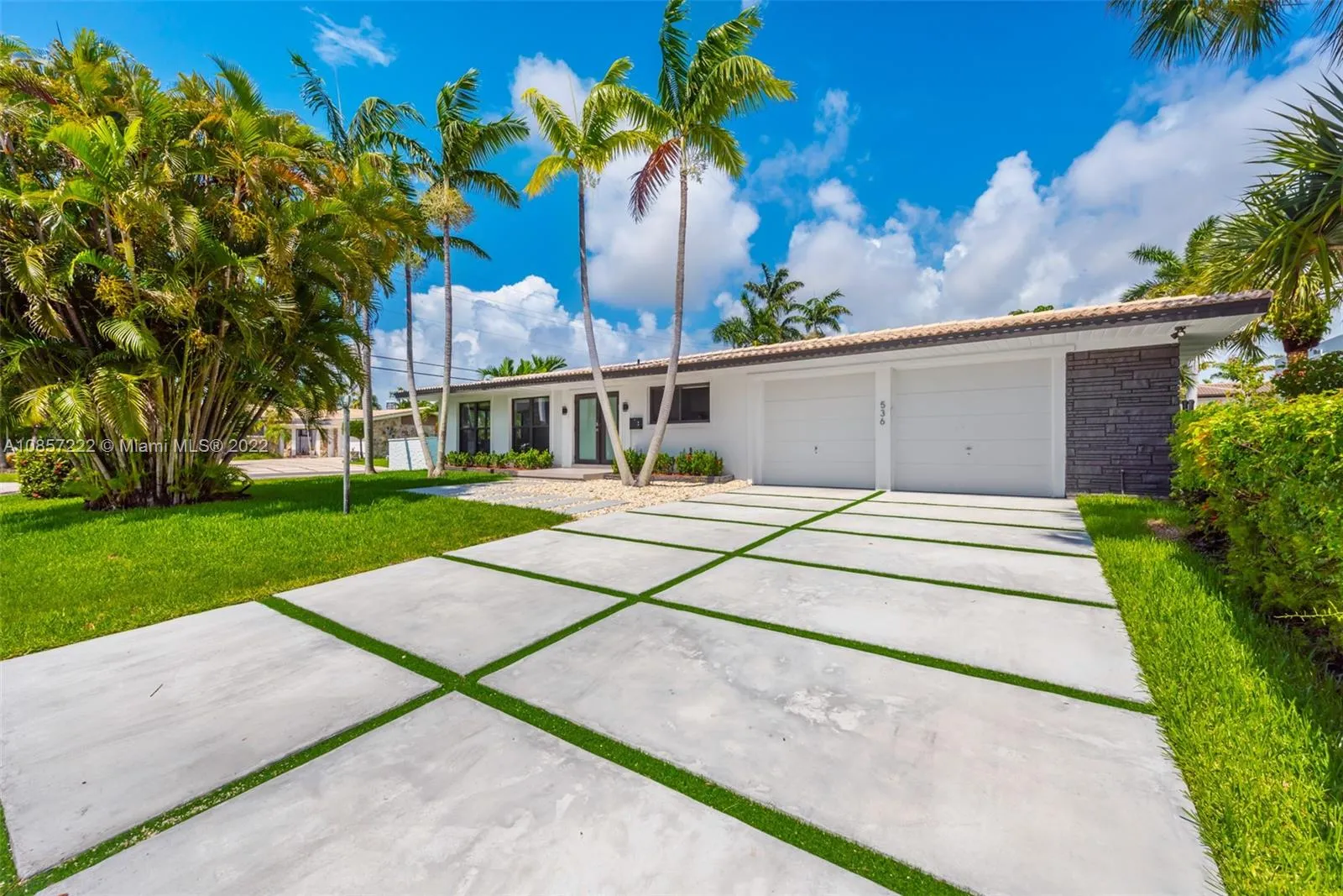 536 Hibiscus Dr, Hallandale Beach FL 33009