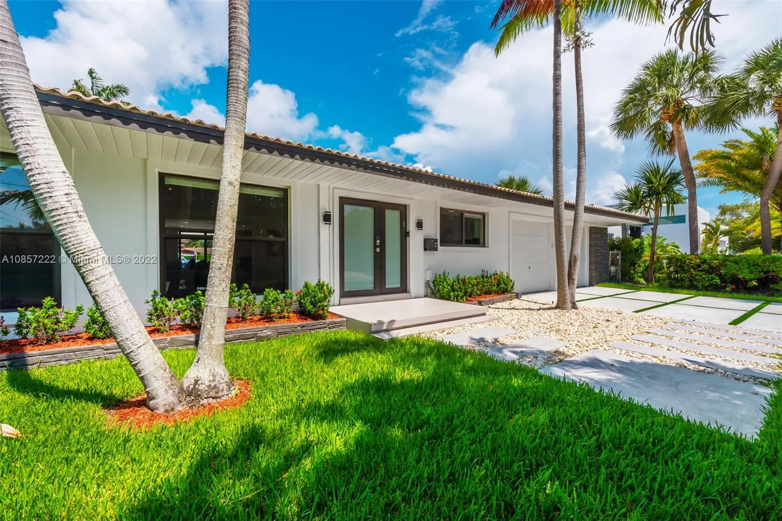 536 Hibiscus Dr, Hallandale Beach FL 33009